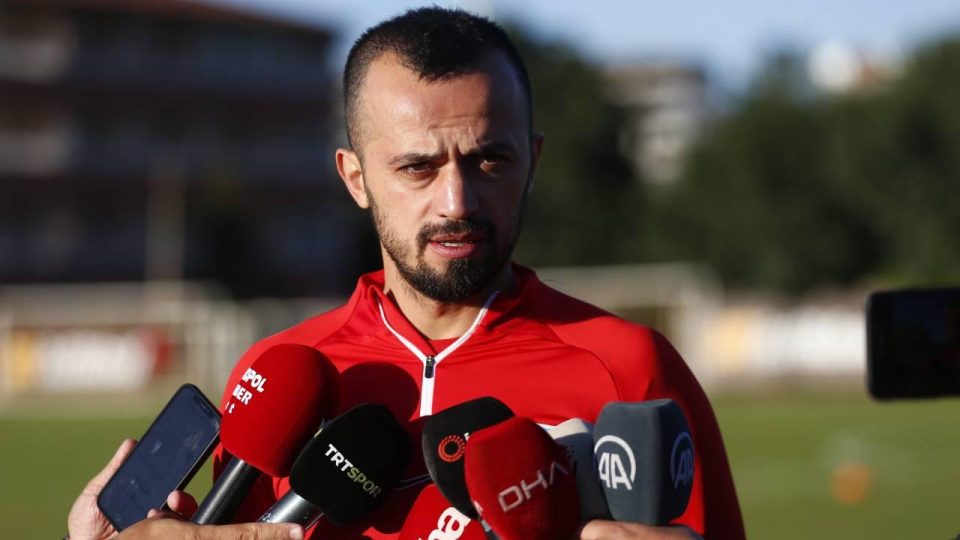 İlhan Parlak futbolu bıraktı