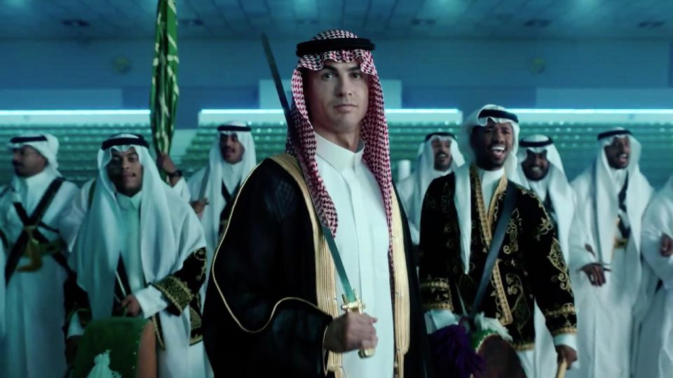 Ronaldo Suudi Arabistan Milli Günü için Arap kıyafetleri giydi
