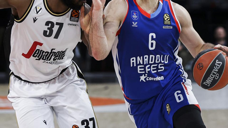 Anadolu Efes İtalya deplasmanında