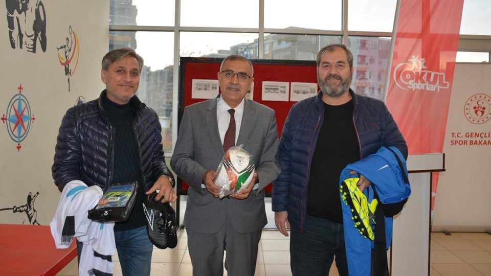 Batman’da spor kulüplerine malzeme desteği