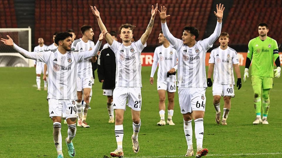 Beşiktaş’ta gençler alkış aldı