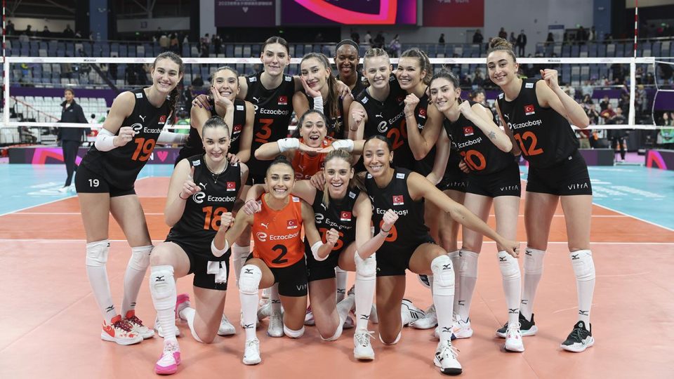 Eczacıbaşı Dynavit finalde