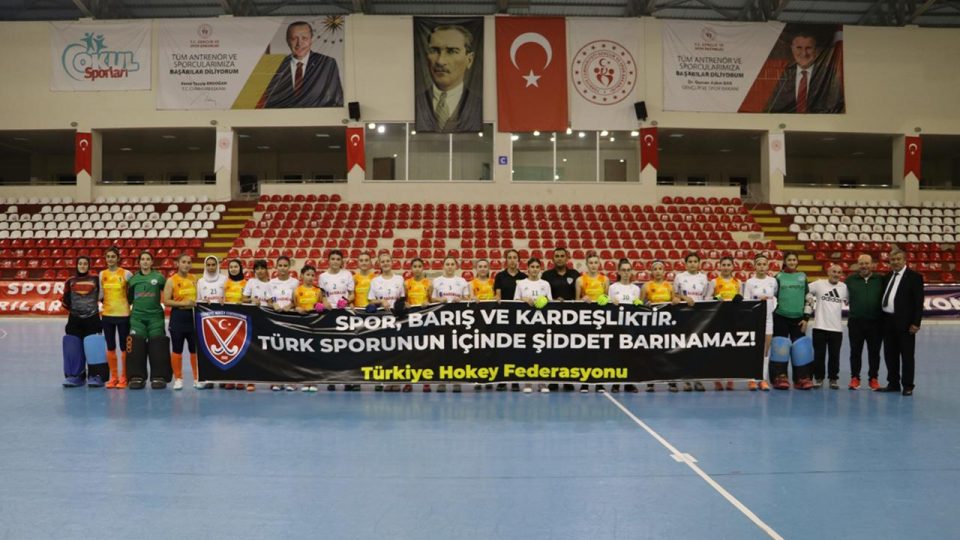 Hokey maçında hakem Halil Umut Meler’e yapılan saldırı kınandı