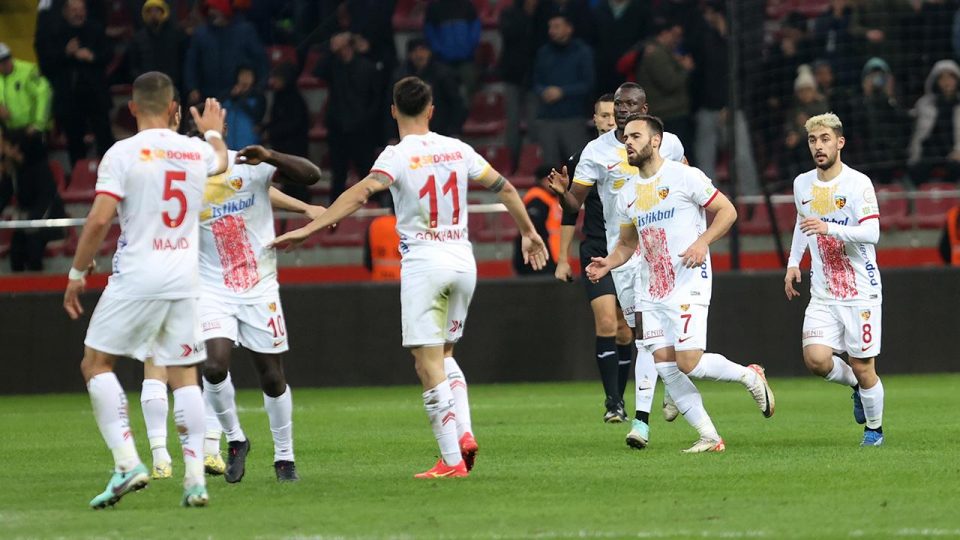 Kayserispor evindeki namağlup ünvanını kaybetti