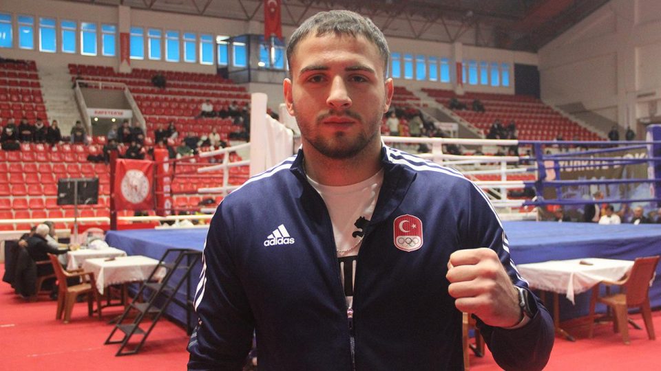 Milli boksör Berat Acar’ın hedefi Paris 2024 Olimpiyatları’nda altın madalya