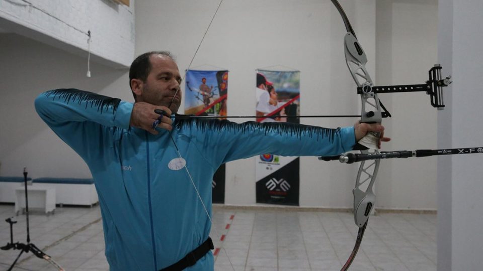 Mobilya ustası hobi olarak başladığı okçulukta yeni sporcular yetiştiriyor
